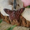 Naszyjnik z rzeźbą brązowego motyla (Unique Fantasy Objects)