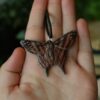 Naszyjnik z rzeźbą brązowego motyla (Unique Fantasy Objects)