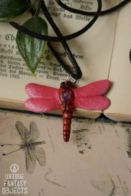 Naszyjnik z czerwoną ważką i ametystem (Unique Fantasy Objects) (2)