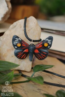 Naszyjnik z czerwonym motylem i jadeitem (Unique Fantasy Objects) (1)