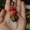 Naszyjnik z czerwonymi grzybami i kwarcem różowym (Unique Fantasy Objects)