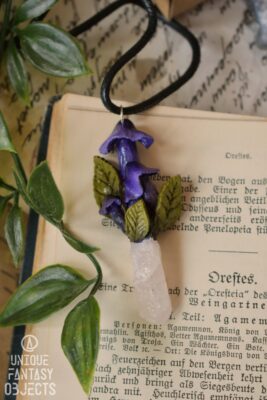 Naszyjnik z fioletowymi grzybami i kwarcem różowym (Unique Fantasy Objects)
