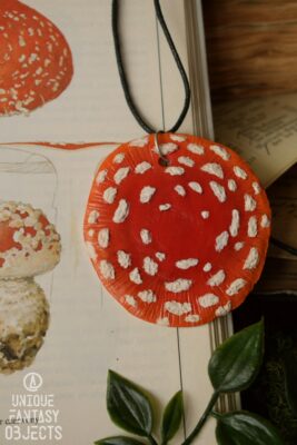Naszyjnik z kapeluszem muchomora czerwonego (Unique Fantasy Objects)