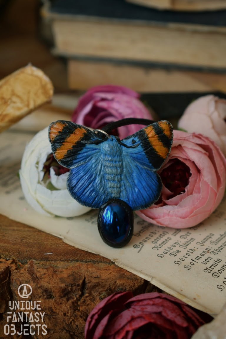 Naszyjnik z niebieskim motylem i hematytem (Unique Fantasy Objects)