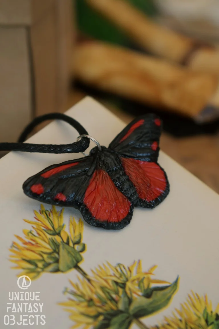 Naszyjnik z rzeźbą motyla proporzyca marzymłódka (Unique Fantasy Objects)