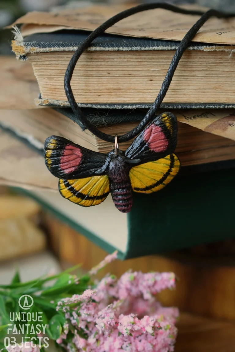 Naszyjnik z pięknym motylem (Unique Fantasy Objects)