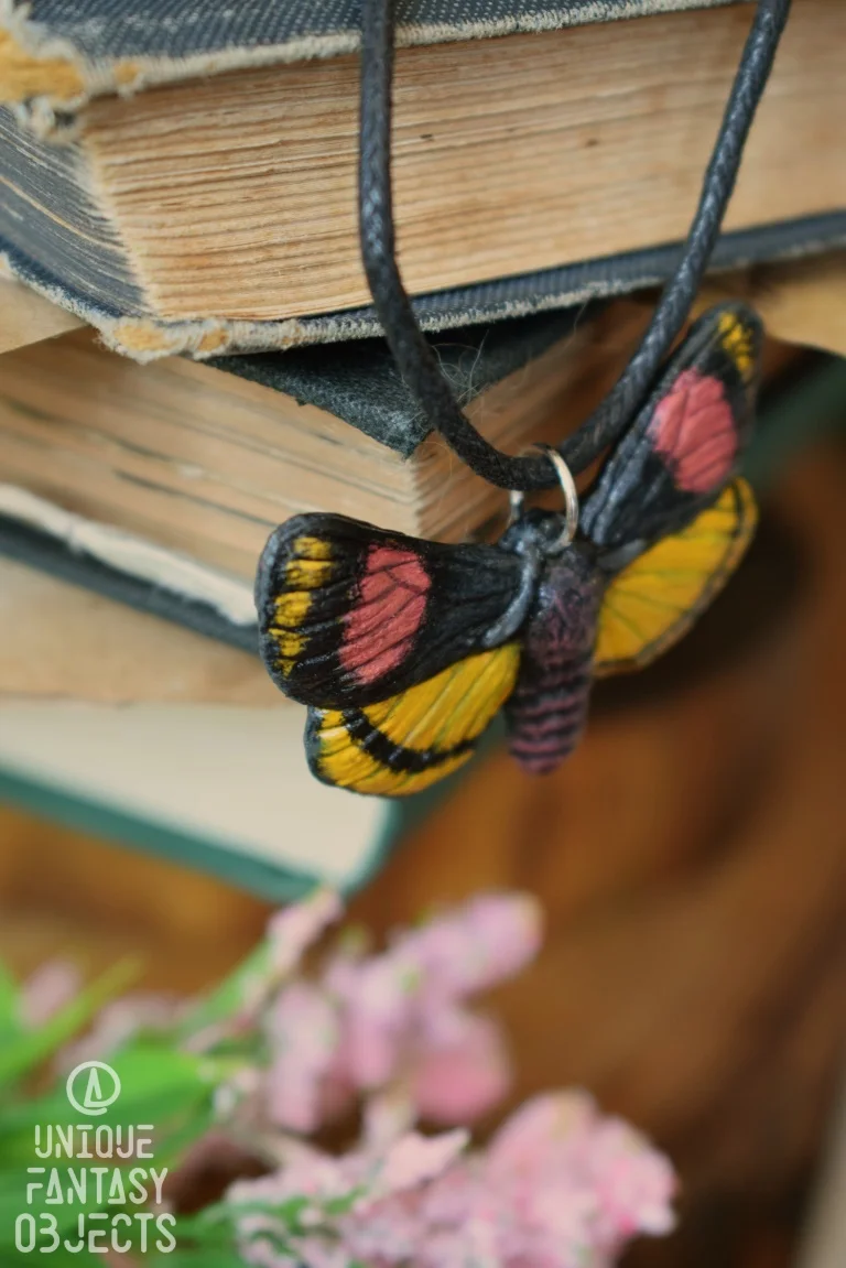 Naszyjnik z pięknym motylem (Unique Fantasy Objects)