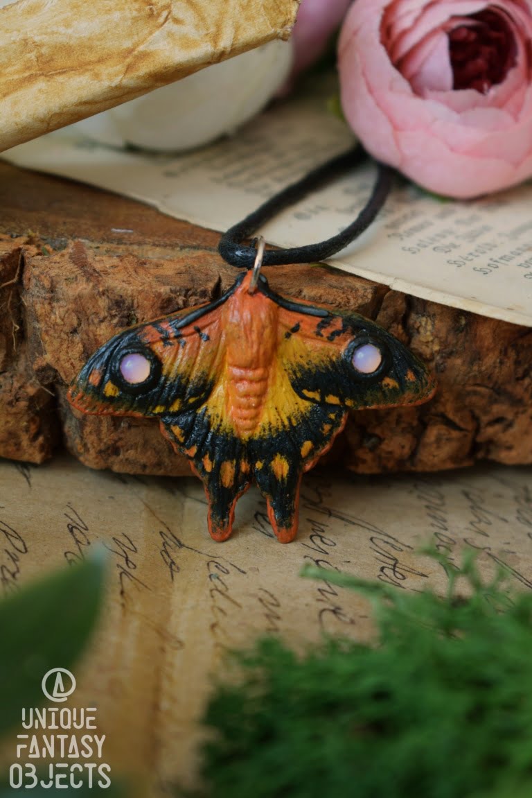 Naszyjnik z żółtym motylem i kwarcem różowym (Unique Fantasy Objects)