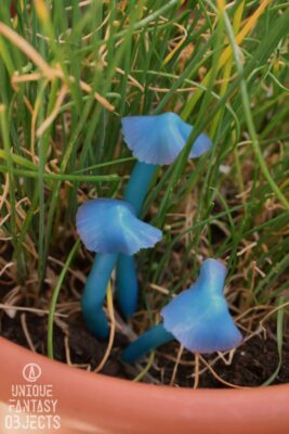 Niebieski grzybek do doniczki (Unique Fantasy Objects)