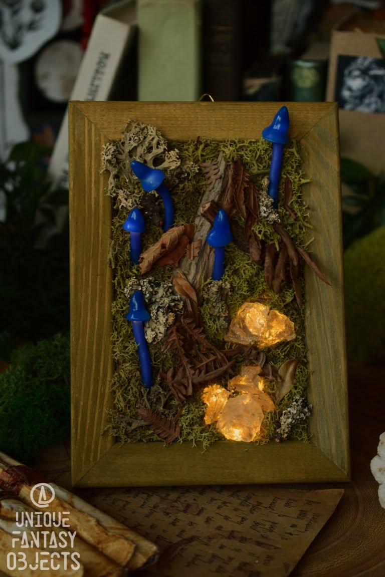 Ramka ze świecącymi niebieskimi grzybkami (Unique Fantasy Objects)