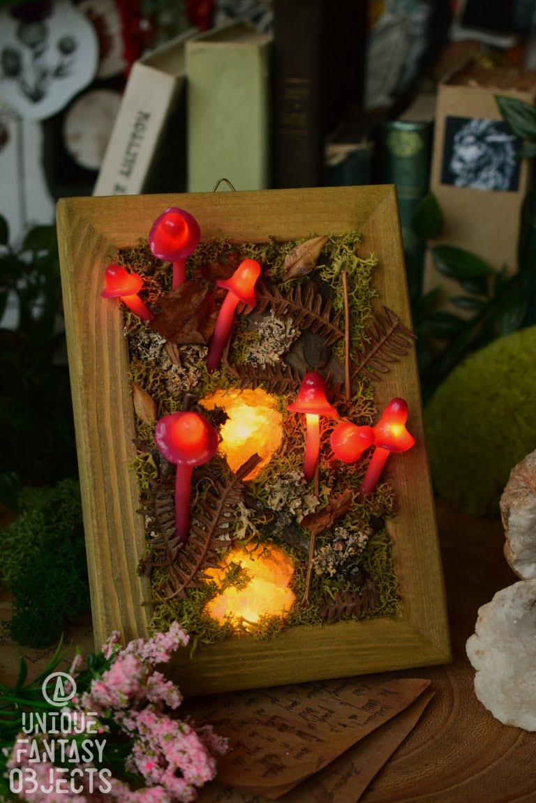Ramka ze świecącymi różowymi grzybkami (Unique Fantasy Objects)