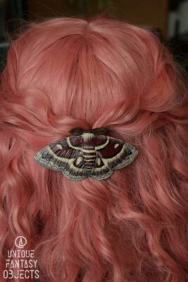 Spinka do włosów z bordowo szarą ćmą (Unique Fantasy Objects) (5)