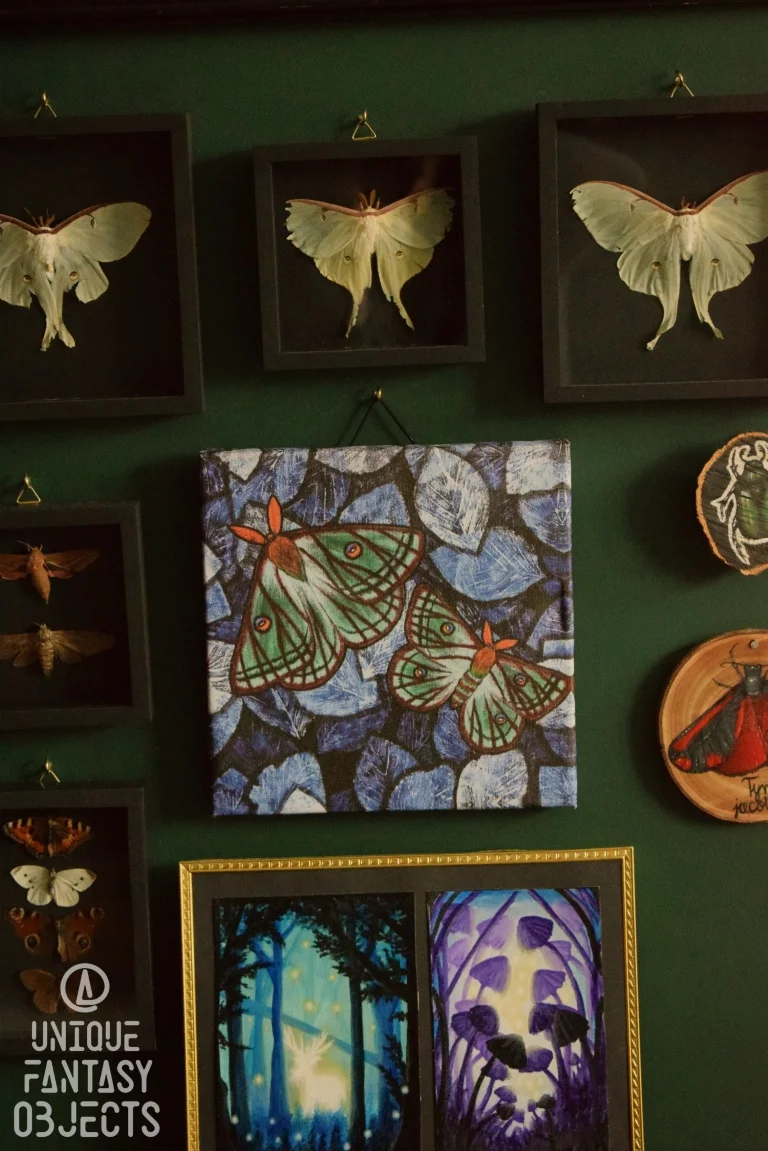 Obraz z niebieskimi liśćmi i ćmami (Unique Fantasy Objects)