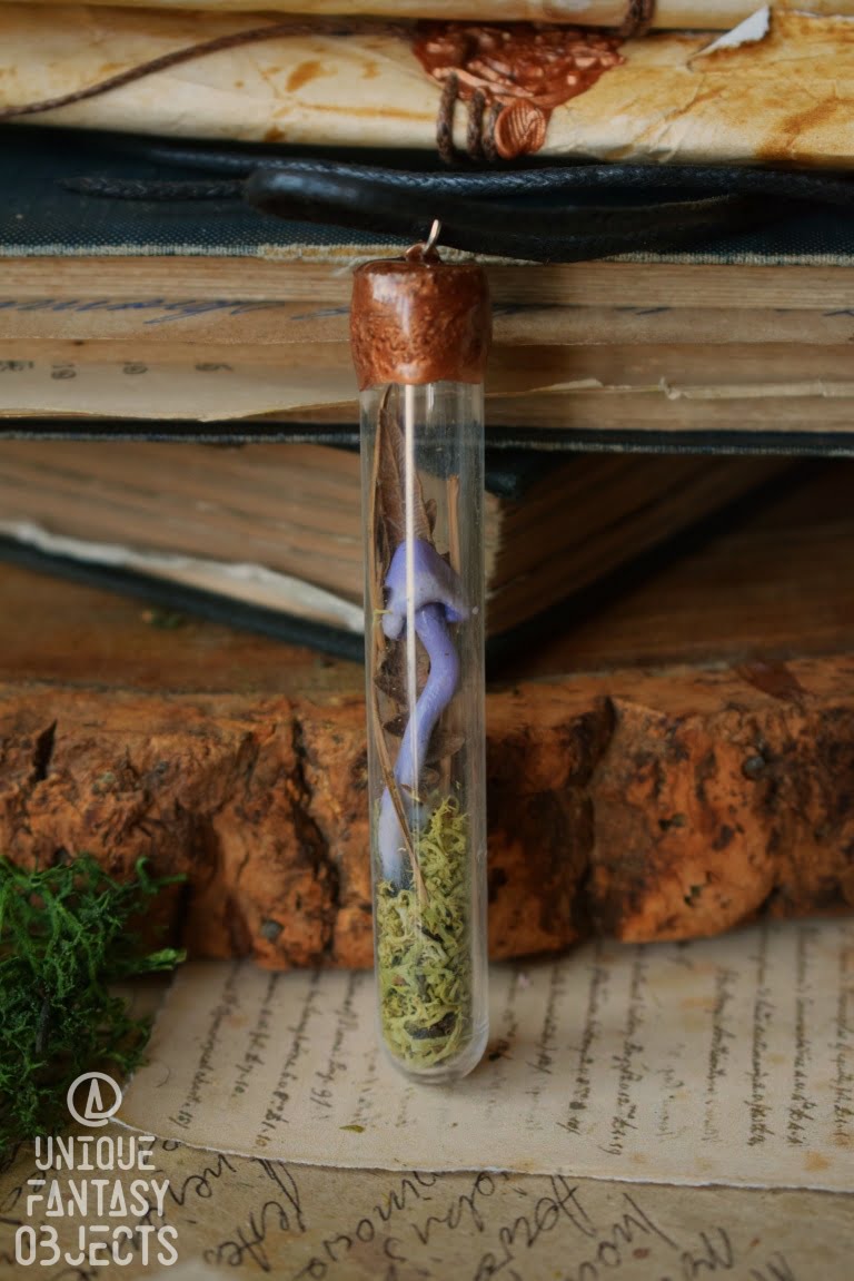 Naszyjnik fiolka z fioletowym grzybem (Unique Fantasy Objects)