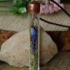 Naszyjnik fiolka z niebieskim grzybem (Unique Fantasy Objects)