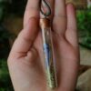 Naszyjnik fiolka z niebieskim grzybem (Unique Fantasy Objects)