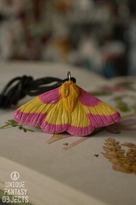 Naszyjnik z ćmą klonową (Unique Fantasy Objects)