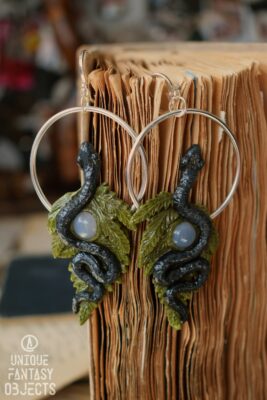 Wiszące kolczyki z czarnym wężem i agatem (Unique Fantasy Objects)