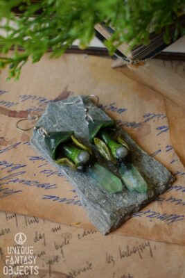 Kolczyki z zielonymi grzybkami i kwarcem (Unique Fantasy Objects)