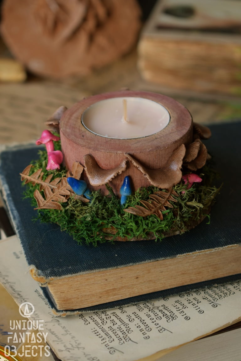 Mały drewniany świecznik z grzybkami (Unique Fantasy Objects)
