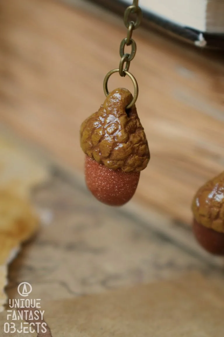 Naszyjnik z motylem krasopani hera i żołędziami (Unique Fantasy Objects)