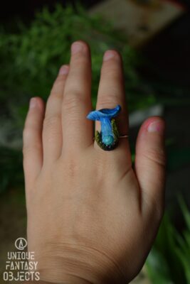 Regulowany pierścionek z niebieskim grzybem (Unique Fantasy Objects)