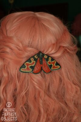 Spinka z pięknym motylem Zygaena fausta (Unique Fantasy Objects)