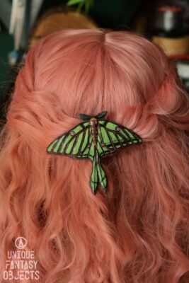 Spinka do włosów z ćmą Graellsia isabellae (Unique Fantasy Objects)