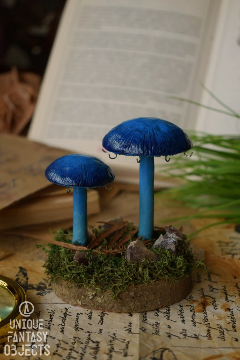 Stojak na biżuterię w kształcie niebieskich grzybków (Unique Fantasy Objects)