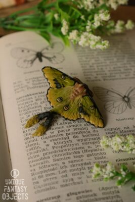 Przypinka z ćmą (Unique Fantasy Objects)