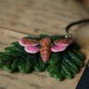 Duży naszyjnik z ćmami i żołędziami z piaskowca (Unique Fantasy Objects)