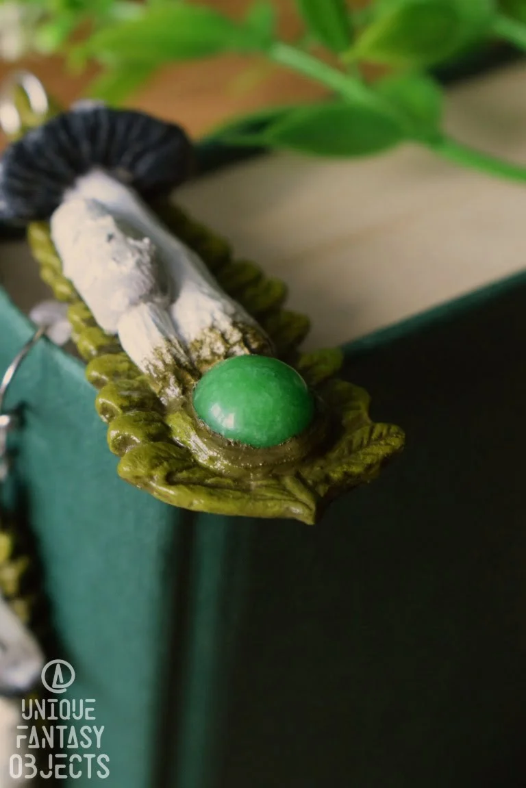 Kolczyki z czernidłakami i zielonym jadeitem (Unique Fantasy Objects)