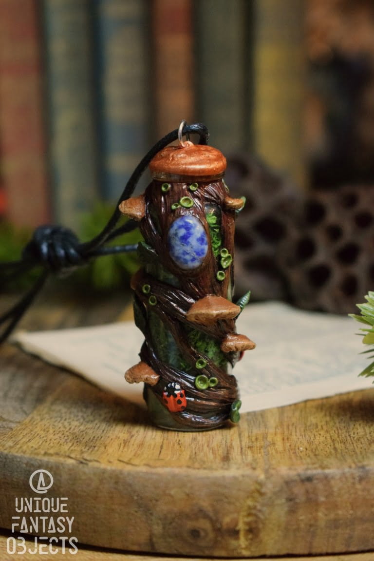 Naszyjnik buteleczka z hubami i sodalitem (Unique Fantasy Objects)