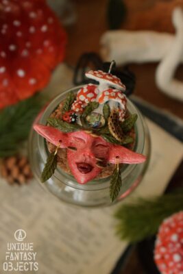 Baśniowy wisiorek z czerwonym duszkiem (Unique Fantasy Objects)