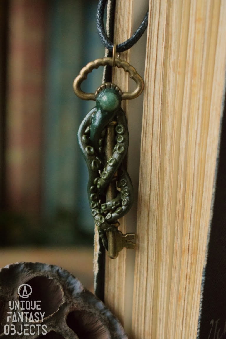 Wisiorek klucz z mackami i agatem mszystym (Unique Fantasy Objects)
