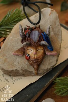 wisiorek z ametystem i magicznym leśnym faunem (Unique Fantasy Objects)