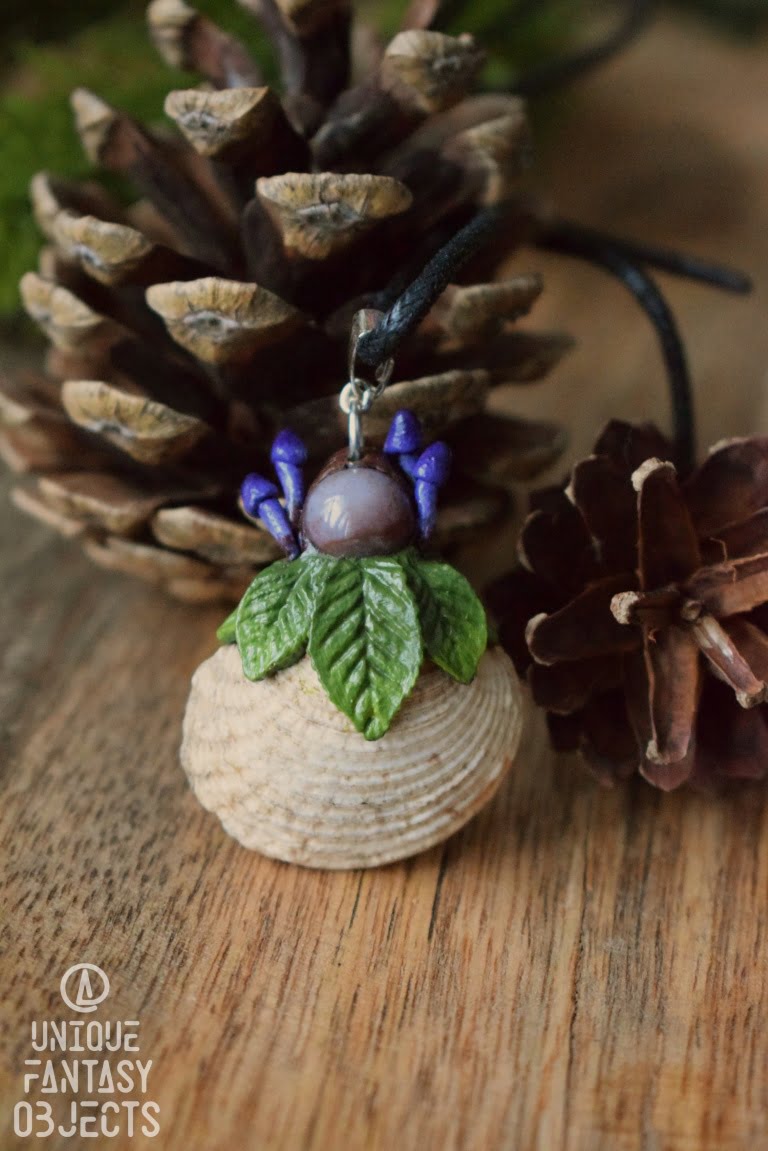 Naszyjnik z fioletowymi grzybami, jaspisem i muszlą (Unique Fantasy Objects)