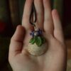 Naszyjnik z fioletowymi grzybami, jaspisem i muszlą (Unique Fantasy Objects)