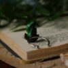 Regulowany pierścionek z zielonymi grzybami i jadeitem (Unique Fantasy Objects)