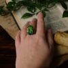 Regulowany pierścionek z zielonymi grzybami i jadeitem (Unique Fantasy Objects)