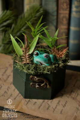 Drewniane pudełko z rzekotką drzewną (Unique Fantasy Objects)