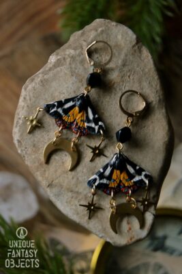 Kolczyki z rzeźbą ćmy dysschema howardi (Unique Fantasy Objects)