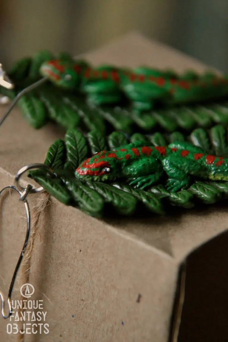 Kolczyki z jaszczurką felsumą madagaskarską (Unique Fantasy Objects)