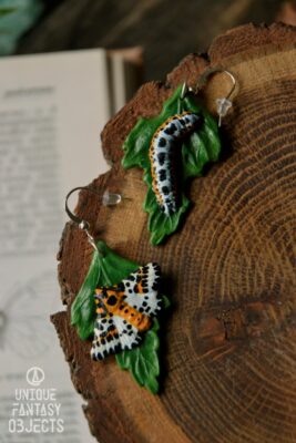 Kolczyki z ćmą plamiec agreściak i jego gąsienicy (Unique Fantasy Objects)
