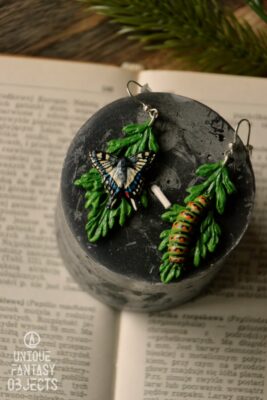 Kolczyki z motylem paź królowej oraz jego gąsienicą (Unique Fantasy Objects)