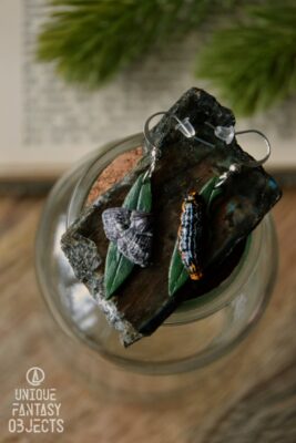 Kolczyki z ćmą brahmaea europaea i jego gąsienicy (Unique Fantasy Objects)