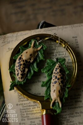 Kolczyki z rzeźbą ślimaka bananowego (Unique Fantasy Objects)