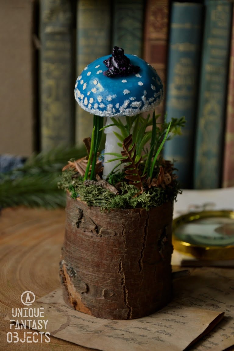 Lampka z pierścieniakiem grynszpanowym i żabą (Unique Fantasy Objects)