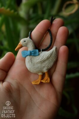Naszyjnik z białą kaczką (Unique Fantasy Objects)