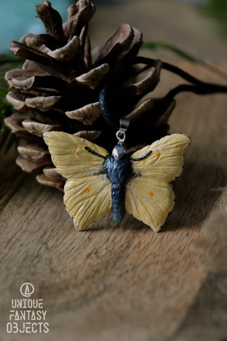 Naszyjnik z motylem latolistek cytrynek (Unique Fantasy Objects)